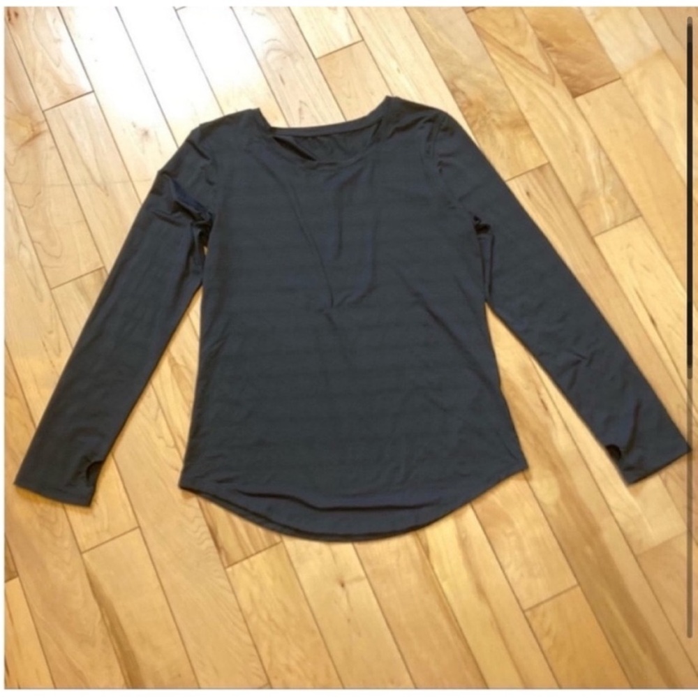 ZYIA Subtle Stripe Long Sleeve Black Tee logo on back size extra small - Picture 3 of 9
